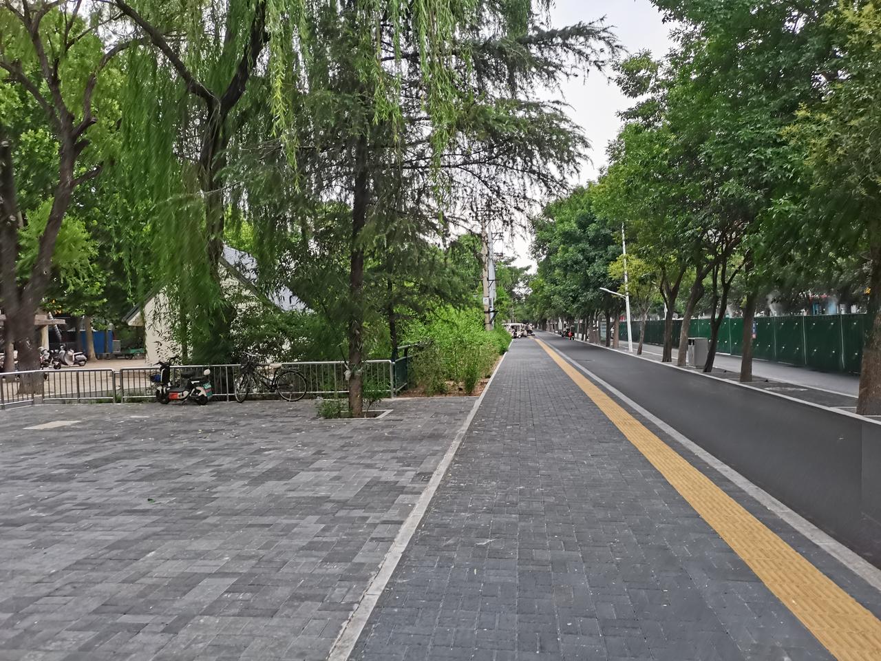 达活泉公园
东门外
公园东街
重新进行了规划
东街路西
新修了一条非机动车辅路
