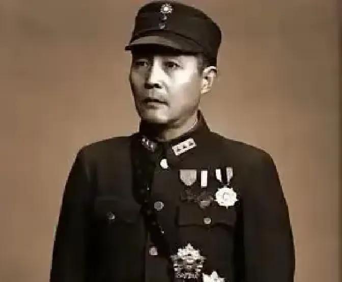 1933年钱大钧在火车上撞见了从监狱逃出来的陈赓，但他却下令不准捉陈赓。部下对此