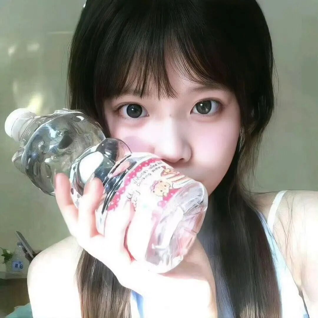 𝑾𝒆𝑪𝒉𝒂𝒕｜ins风女头｜质感头像｜万能款｜不挑人｜无水印 