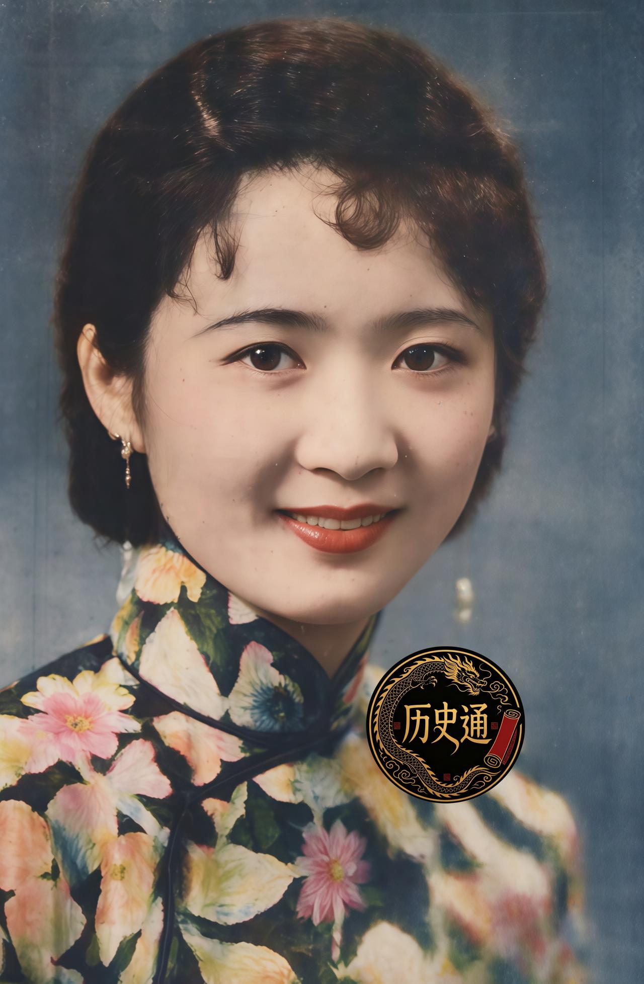 翻民国的老照片，上海光华大学的校花名单上，赫然写着陈美弭的名字。介绍只寥寥一句：