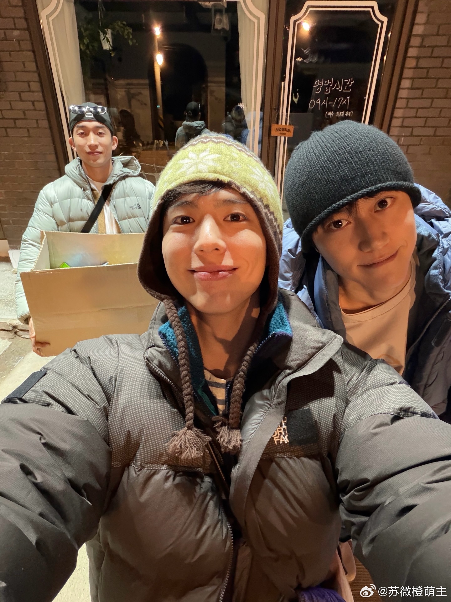 朴宝剑更新INS相亲相爱一家人