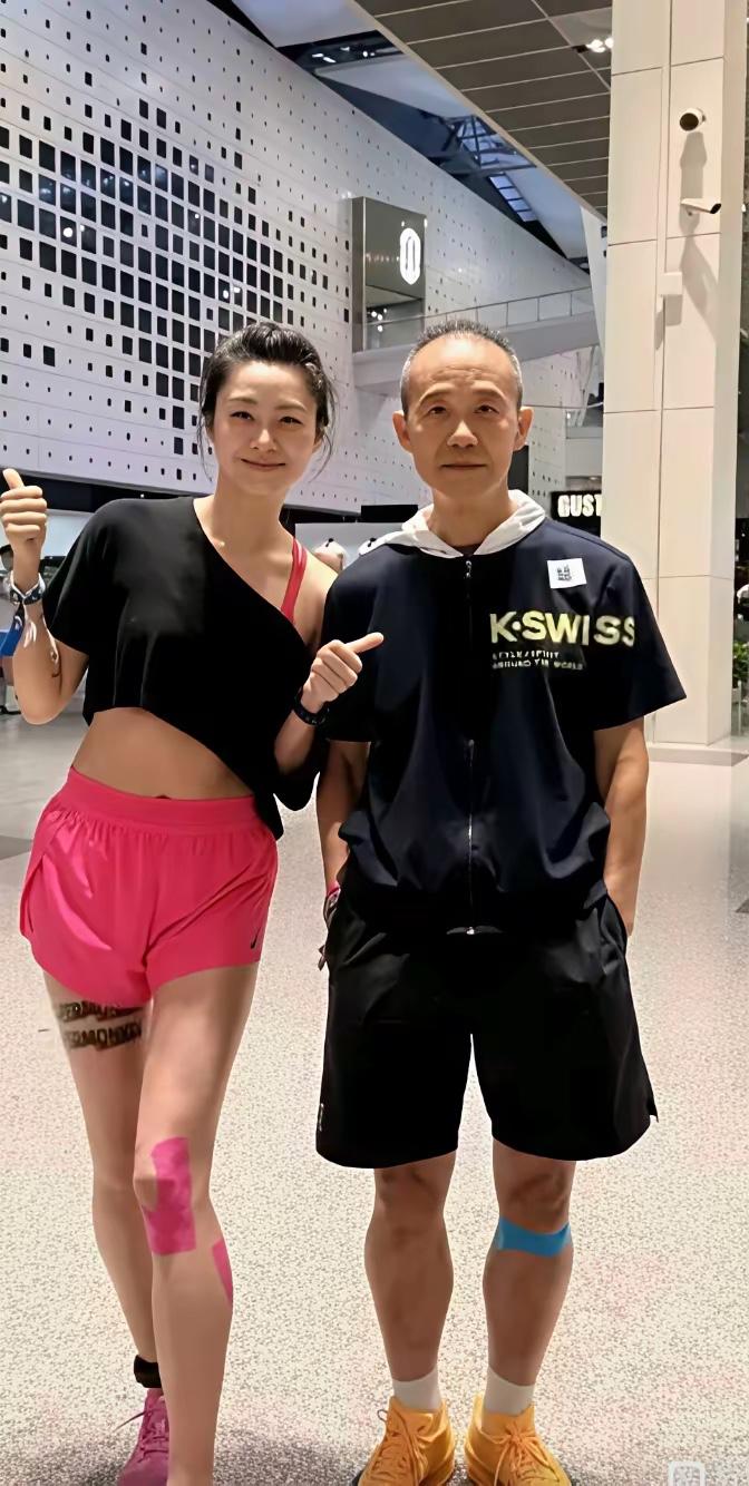 王总，今年75岁了！！
感觉越来越年轻了～
锻炼起来非常拼命，像28岁的小伙一样