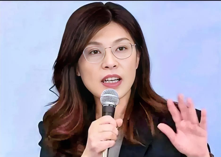 郑丽文近日在一场座谈会上公开表示，中国已是世界级大国，但应当走出和美国不一样的发