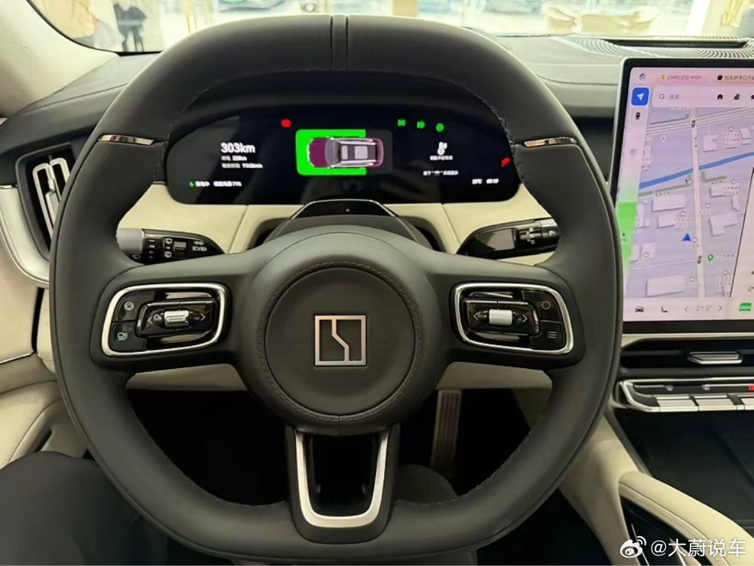 体验极氪8x今天特意跑去极氪家看8X，本来只是路过看看，结果被展车直接吸住走不动