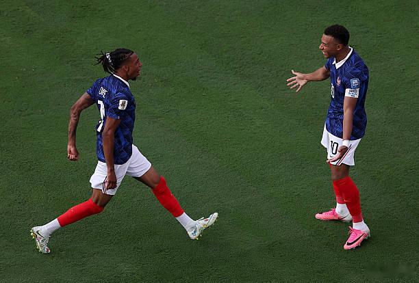 法国3比0瑞典 截至目前 世界杯射手榜前五姆巴佩 6梅西    6哈兰德 5登贝