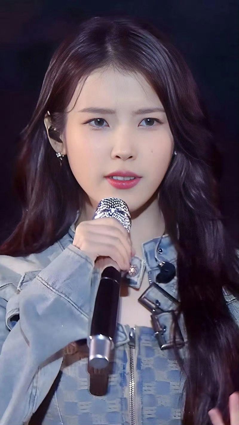 IU获首尔电视剧大赏视后IU[超话] 据韩媒16日2025首尔电视剧大赏获奖名单