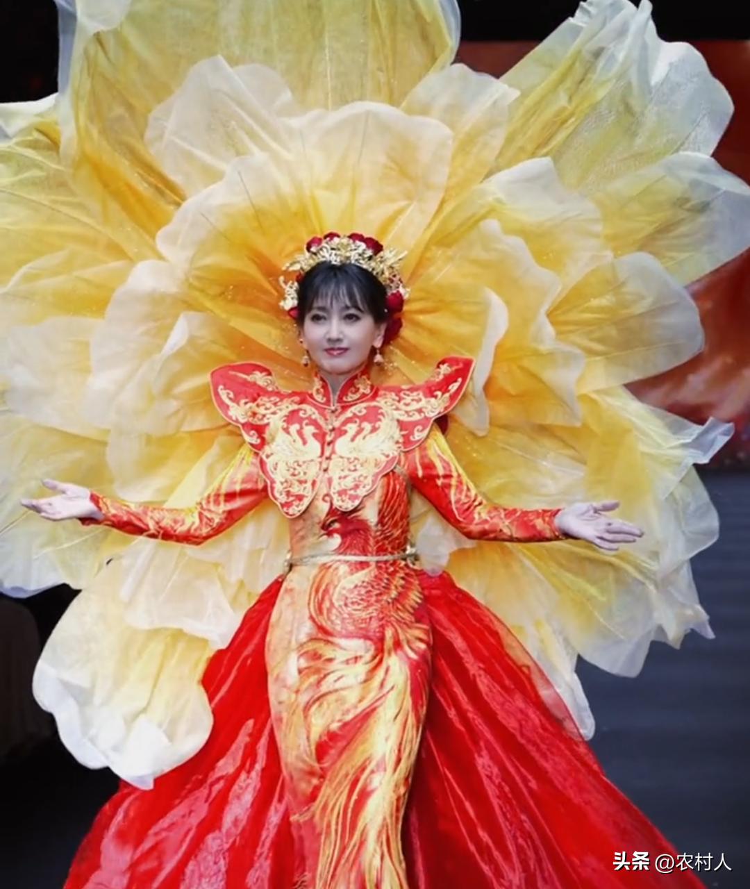 以前非常羡慕赵雅芝，现在一点都不羡慕了。那么大年纪还出来拼，又不差钱。