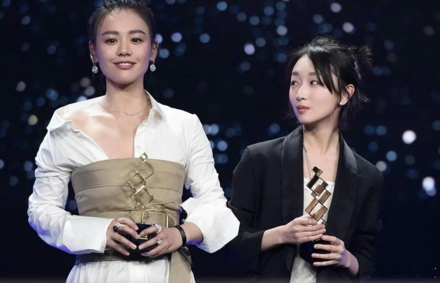 周冬雨说马思纯是她最重要的人十年陪伴是最珍贵的礼物， 彼此是人生里最重要的人，娱