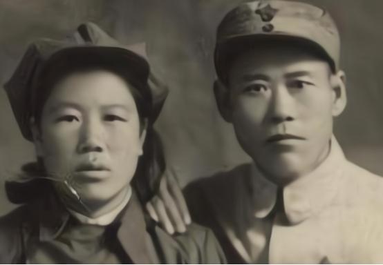 1949年，湖南平江解放后，有一个乞丐模样的妇人，径直走进了县委大院，当门口的守