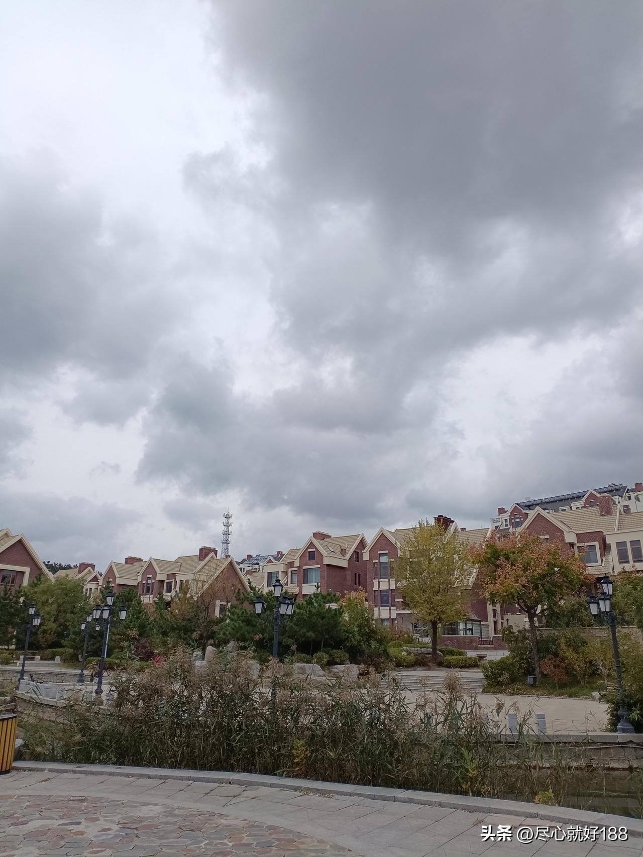 昨天算是陪伴妈妈，健康的一天，妈妈没有像前天那样睡一天，也没有无理由的闹腾，也没