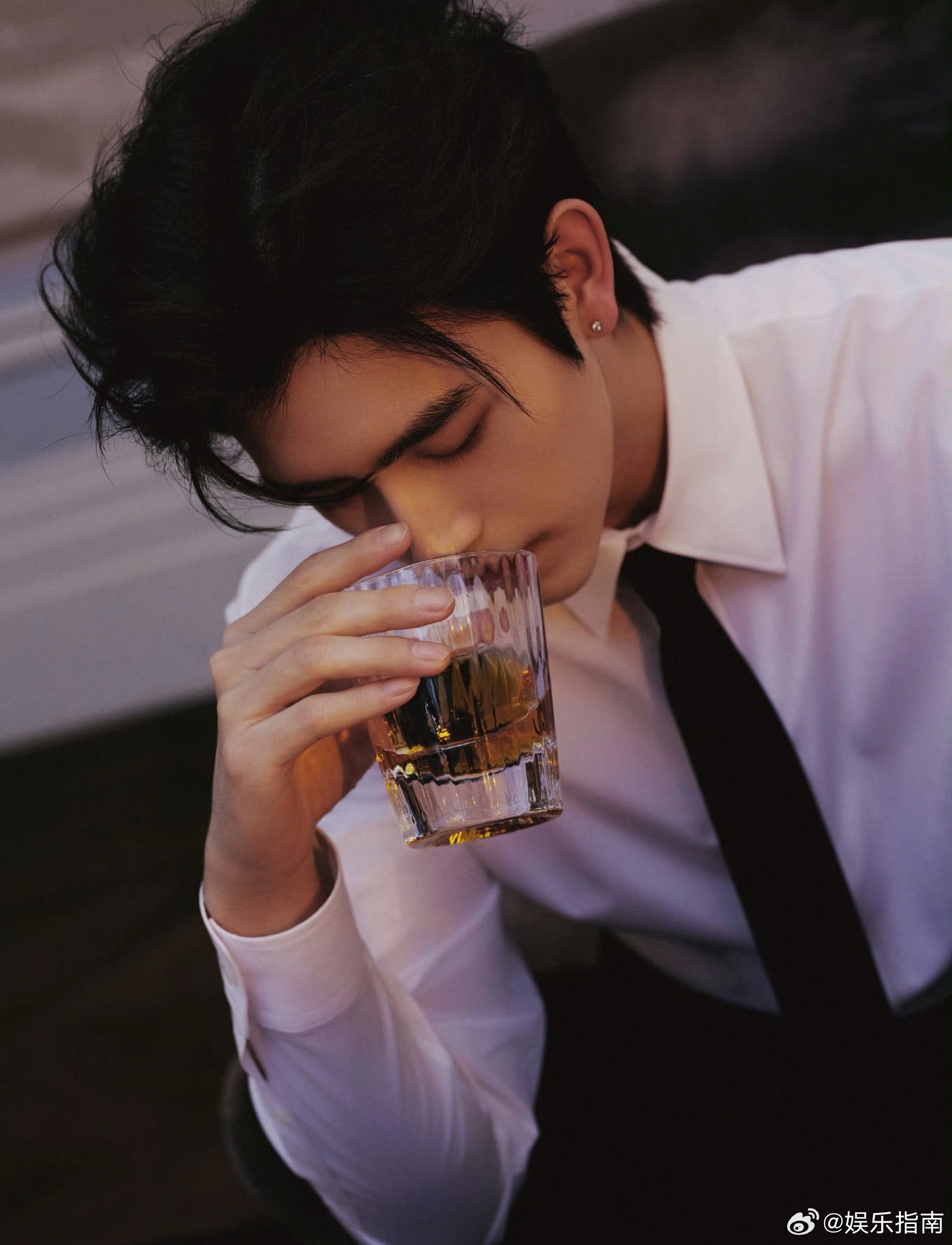 陈飞宇巴黎时装周造型出图，异瞳造型限时返场，如此权威