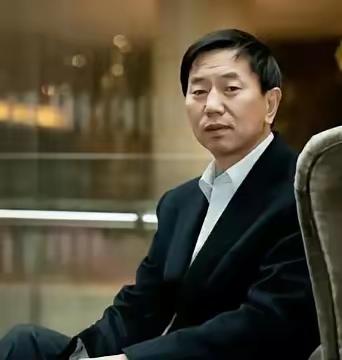 2000年，山西灵石县县长耿彦波，因工作调任要离开灵石，当地老百姓得知，欢呼雀跃