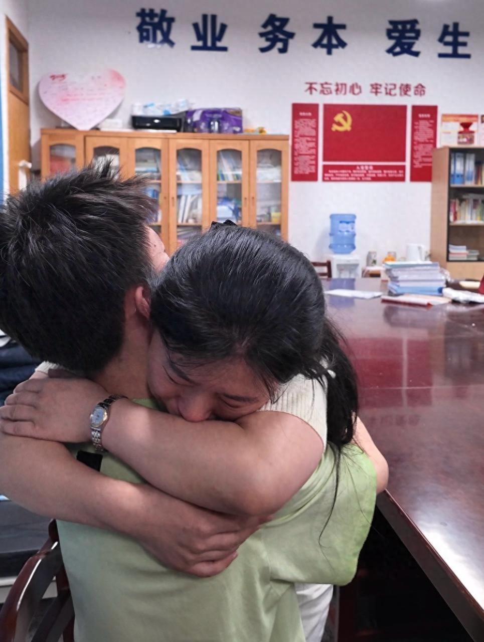 “这不就是天选之子吗！”长沙，男生高考669分母亲却泪流不止！原来，他因生病休学