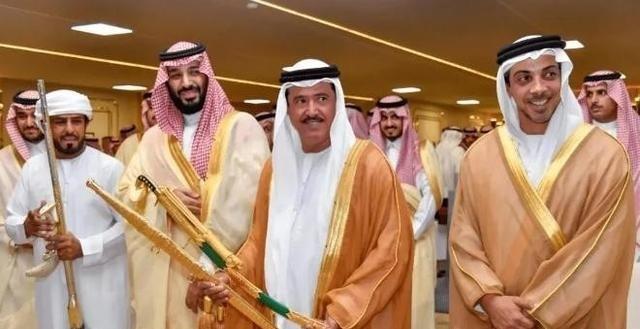 为什么 沙特 富得流油，却从没有国家去打沙特的主意呢？原因很简单，因为沙特太有钱