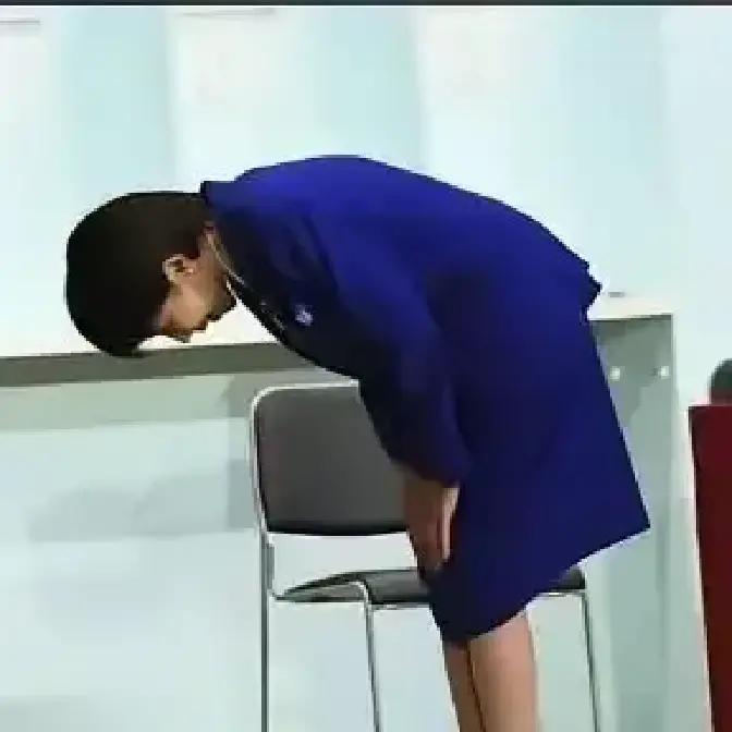 果不其然。
 
日本政坛要员高市早苗突然宣布了，承认此前与中方会谈确认的全面推进