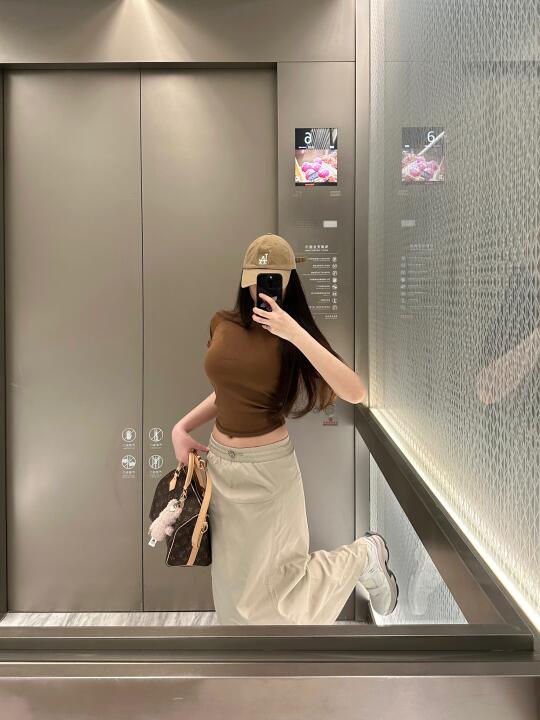 简单上课穿搭