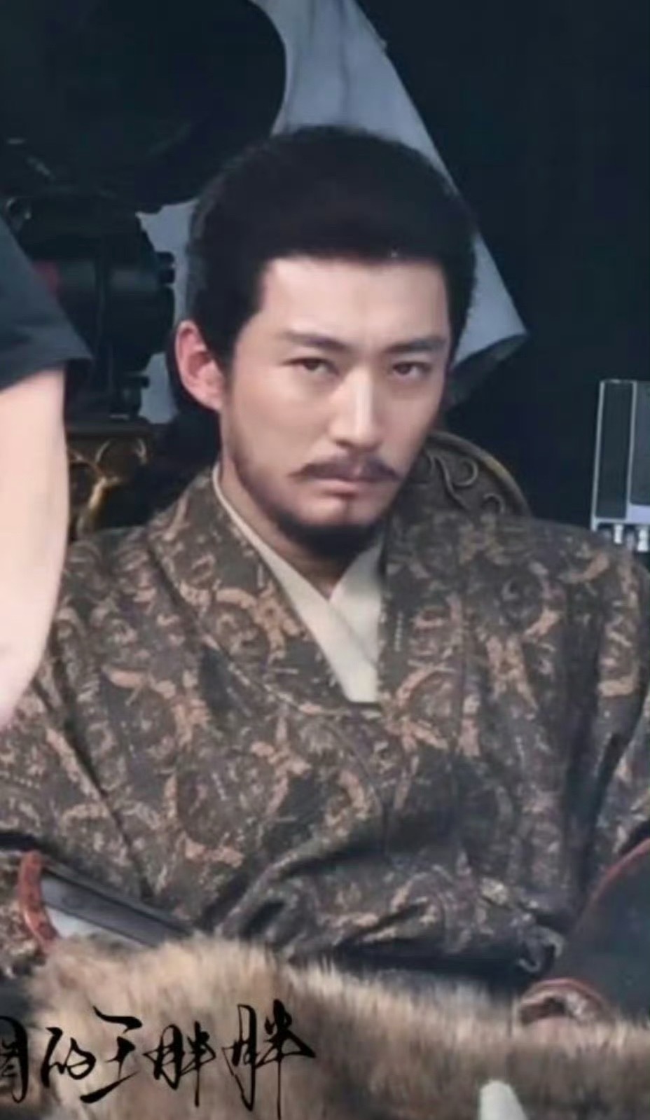 刘学义这照片怎么看都很像吴京 