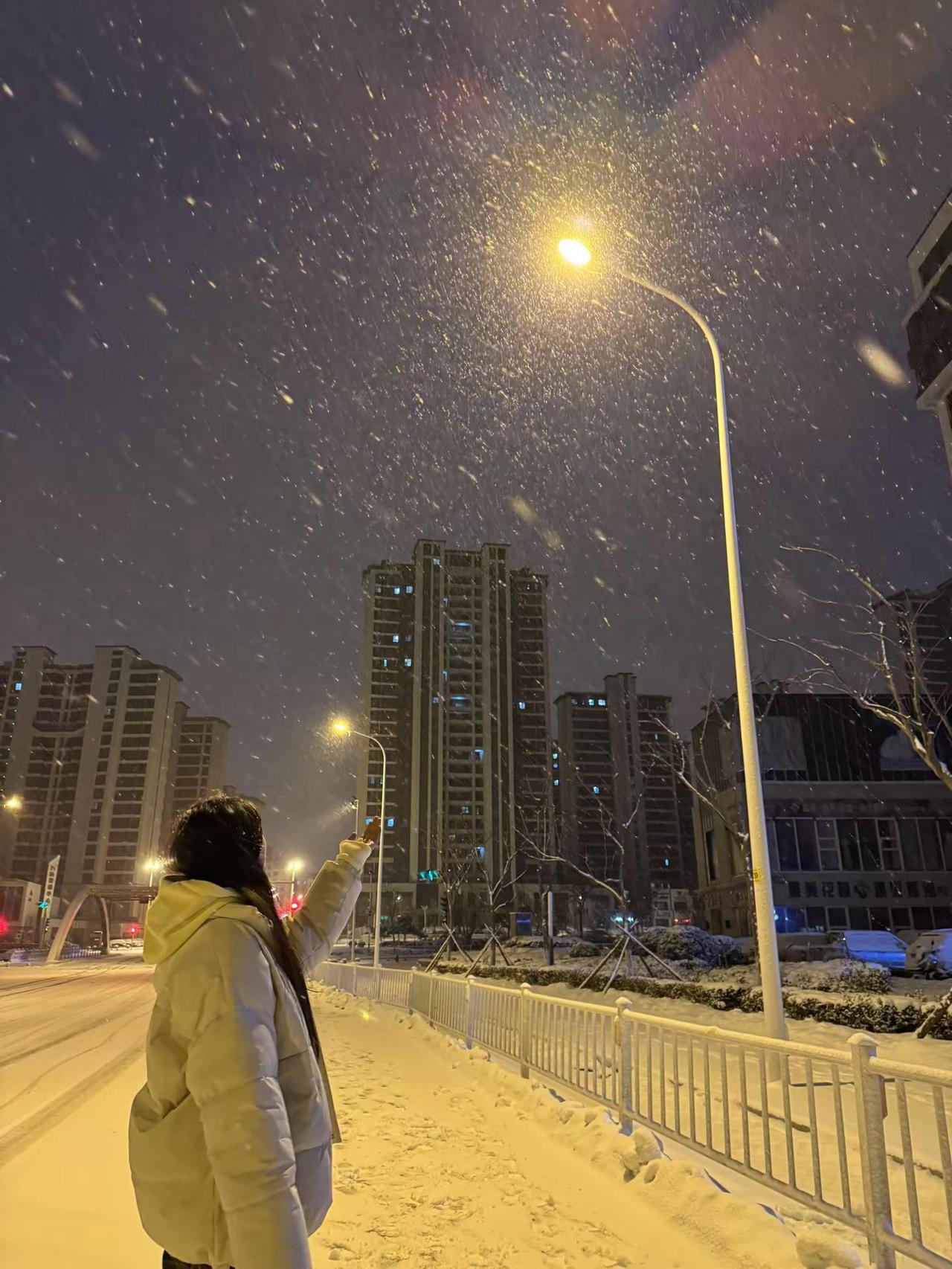 接下来就是卫衣 落叶 初雪 跨年 烟花 和有你的冬天
