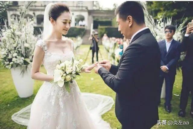 李小冉回应离婚

2026年10月19日，沉寂许久的李小冉，在社交平台悄然更新动