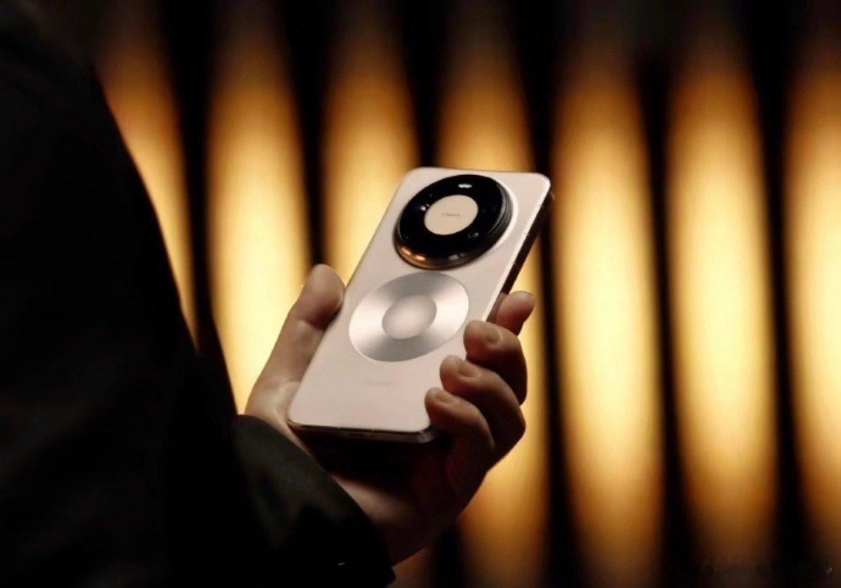 华为Mate80 Pro Max这个外观怎么样