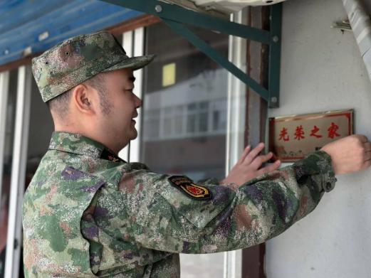 退役军人事务部突然宣布了。
近期，退役军人事务部在全国范围内再次把“光荣之家”悬