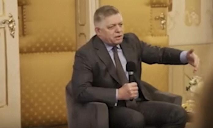 斯洛伐克总理菲佐说了一句大实话，现在美国对待欧盟的态度就像对待一个根本就不存在的