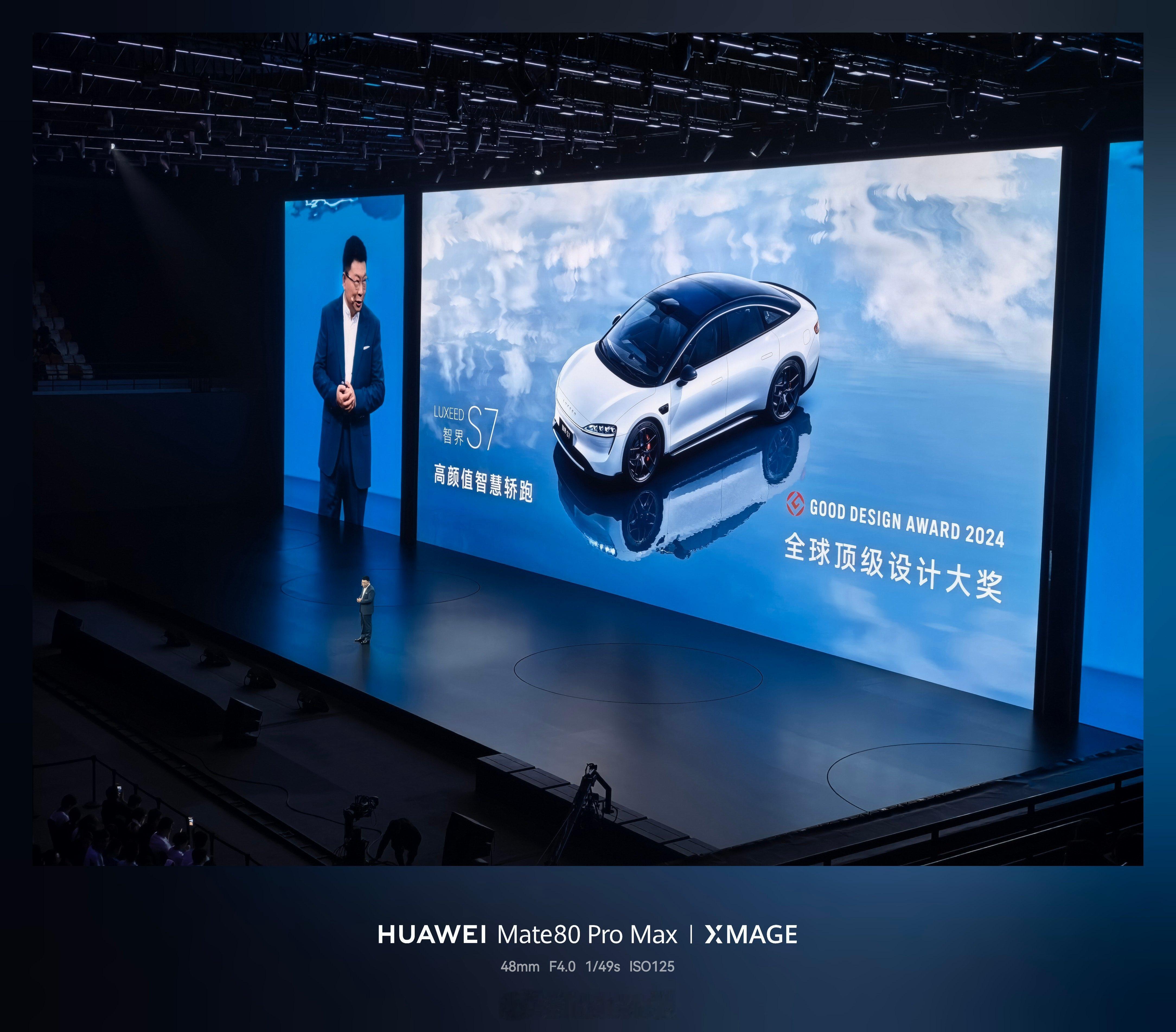 鸿蒙智行发布会 智界V9以隐私防护与静谧体验，重塑旗舰MPV的尊崇体验。4块智能