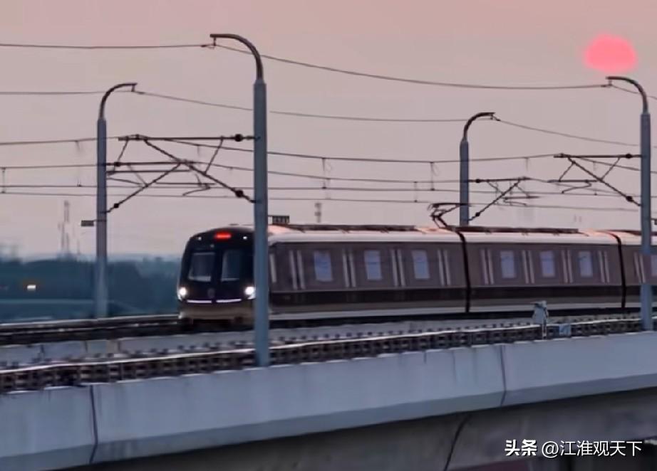 合肥地铁的长兴湖站和未来湖站，你大概知道合肥在含蓄表达什么意思了？
按照普遍的预