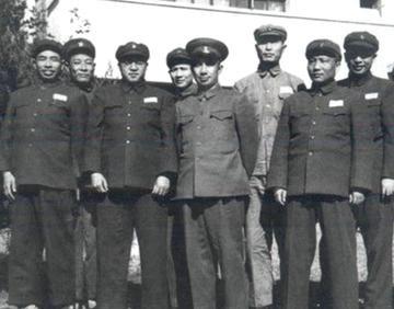 1941年，新四军第一师抓了200多名特务，粟裕知道后，忍不住开口：“是不是搞错