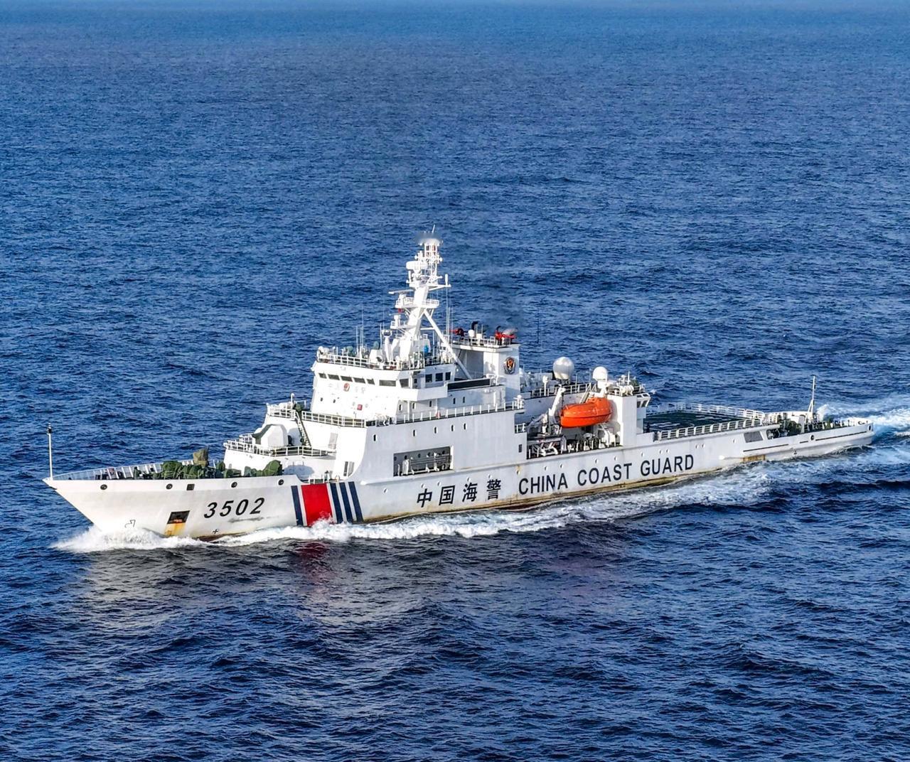 直属三局3502黄岩舰好图

以黄岩岛命名的海警舰船

11月至12月，黄岩舰前