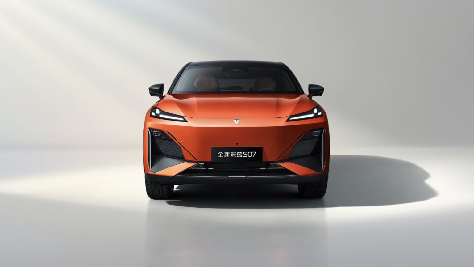 预算15-20万选智能纯电SUV现在多了一个硬核选项。全新深蓝S07华为乾崑63