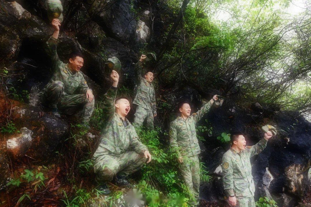 #东风快递[超话]##正青春火箭军##火箭军# 《当兵的男儿走四方》当兵的男儿走