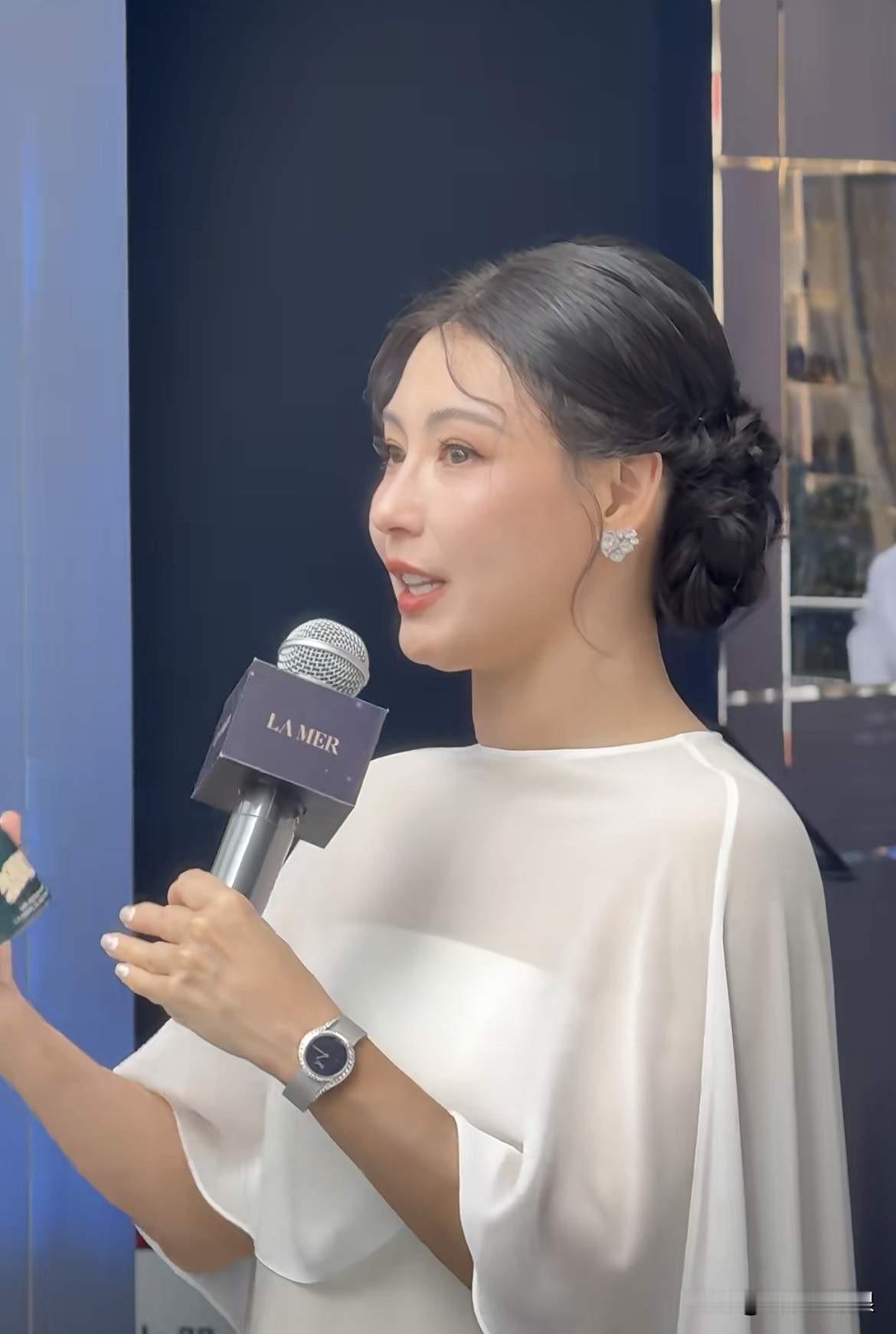 这也太哇塞了，张柏芝什么时候变得这么嫩了？

我都不敢相信自己的眼睛了，这是46