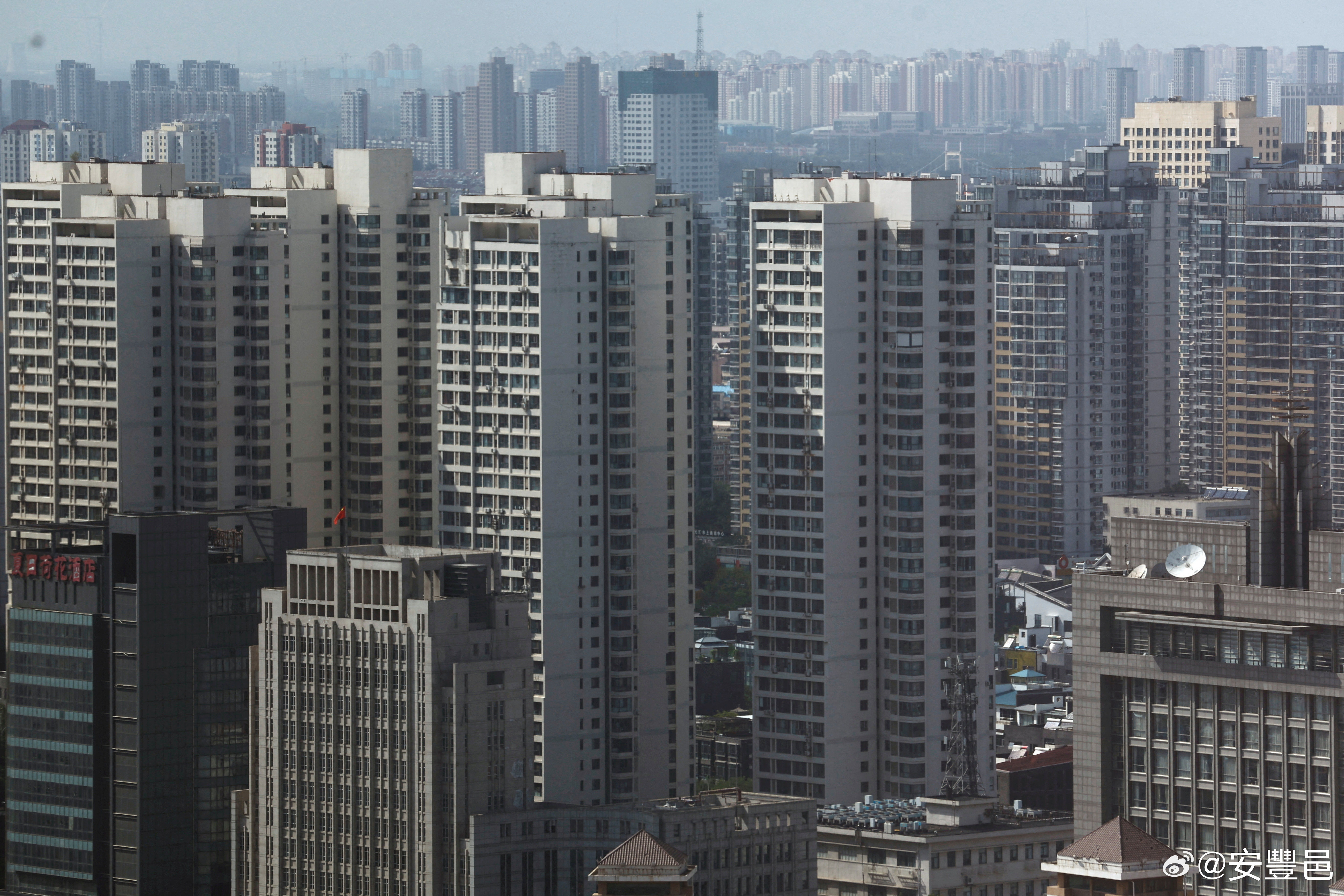 以下是我用AI工具統計的數據：中國人口前十大城市（2022→2024）人口數簡評