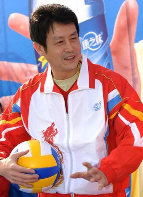 1992年，陈忠和的妻子王莉莉从车上下来后，被急驶而来的火车勾住了背包，被卷入车