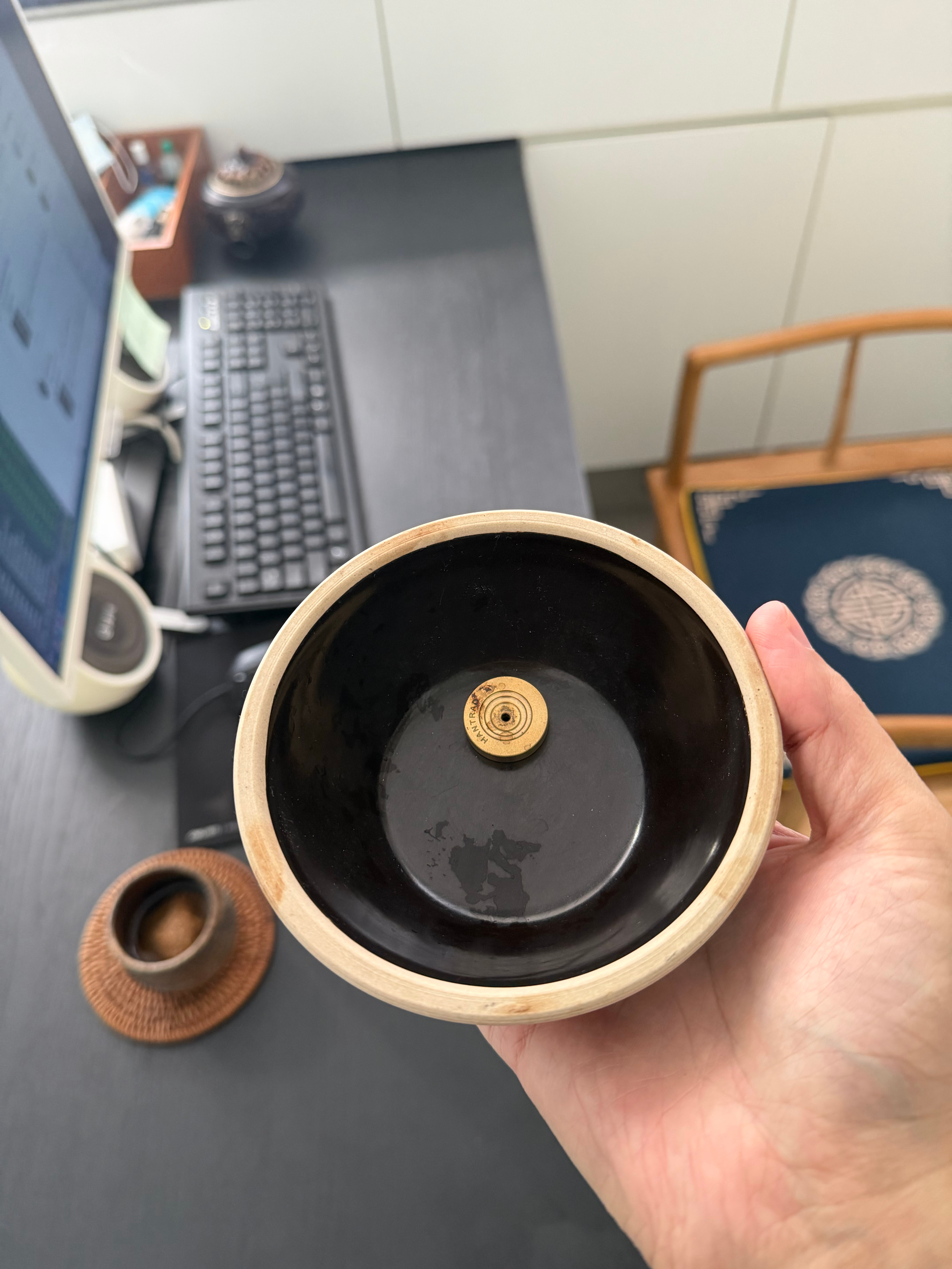 不说了，我有个喜欢喊牛市的朋友要来，我找个碗给他端着抖一抖，找不到硬币怎么办？ 