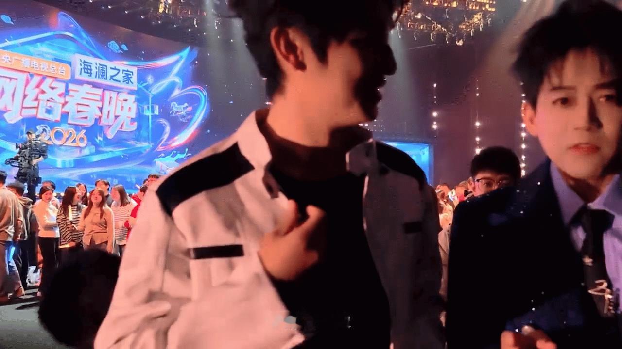 苏醒说杨旭文是个好人 2026央视网络春晚后台采访，苏醒把夸杨旭文是好人讲得超有