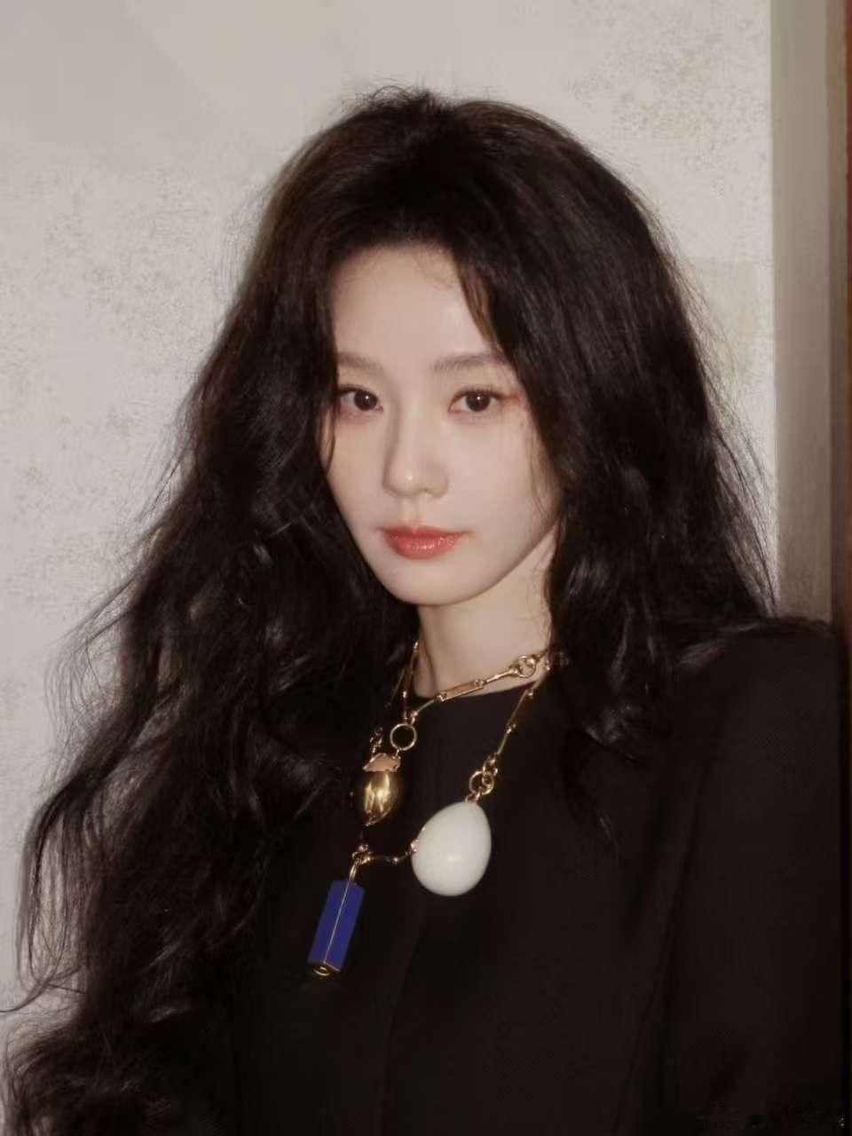 刘诗诗工作室放库存，黑色look，