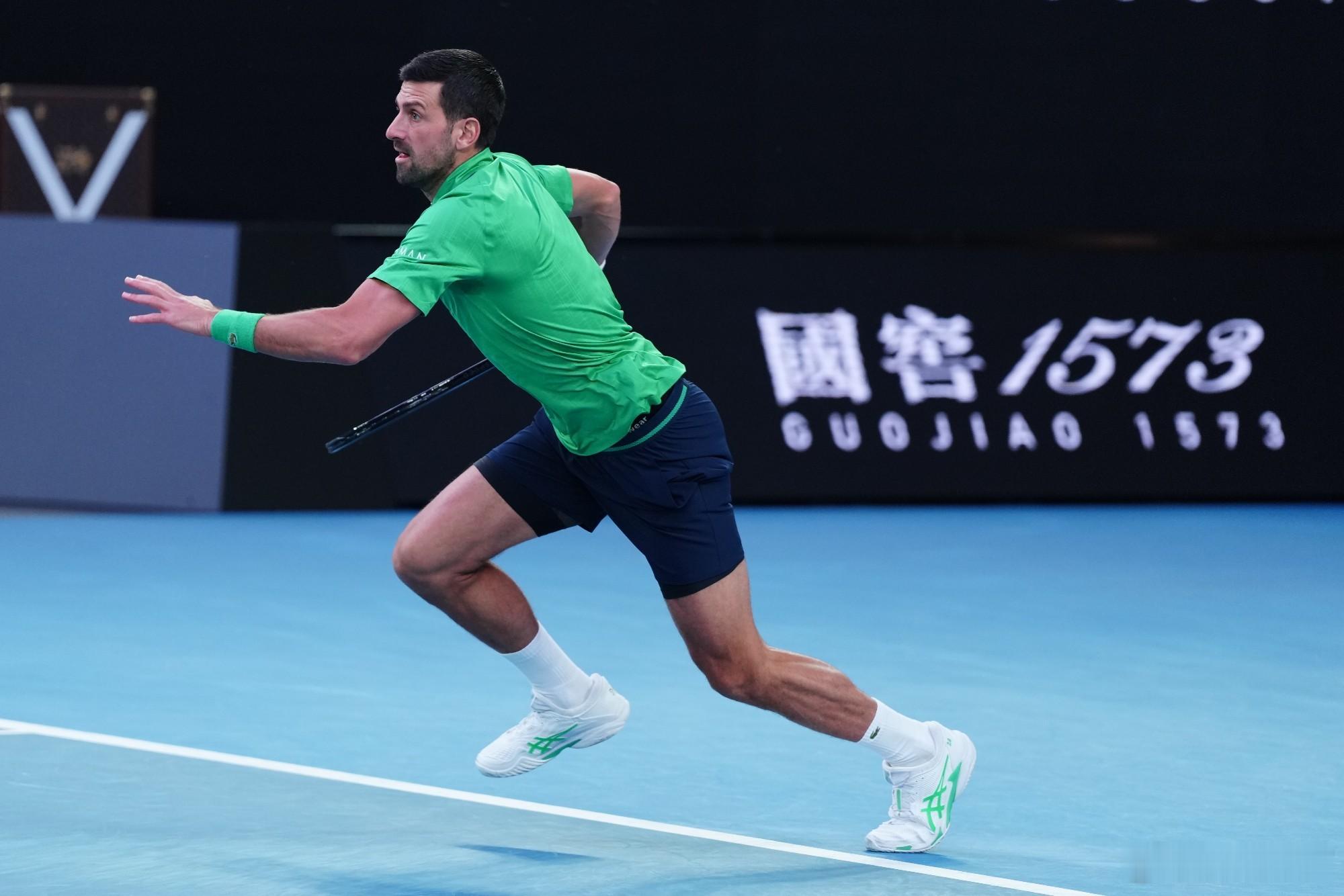 对不起，刚才又成功地预判了德约的战术变化。德约科维奇vs阿尔卡拉斯