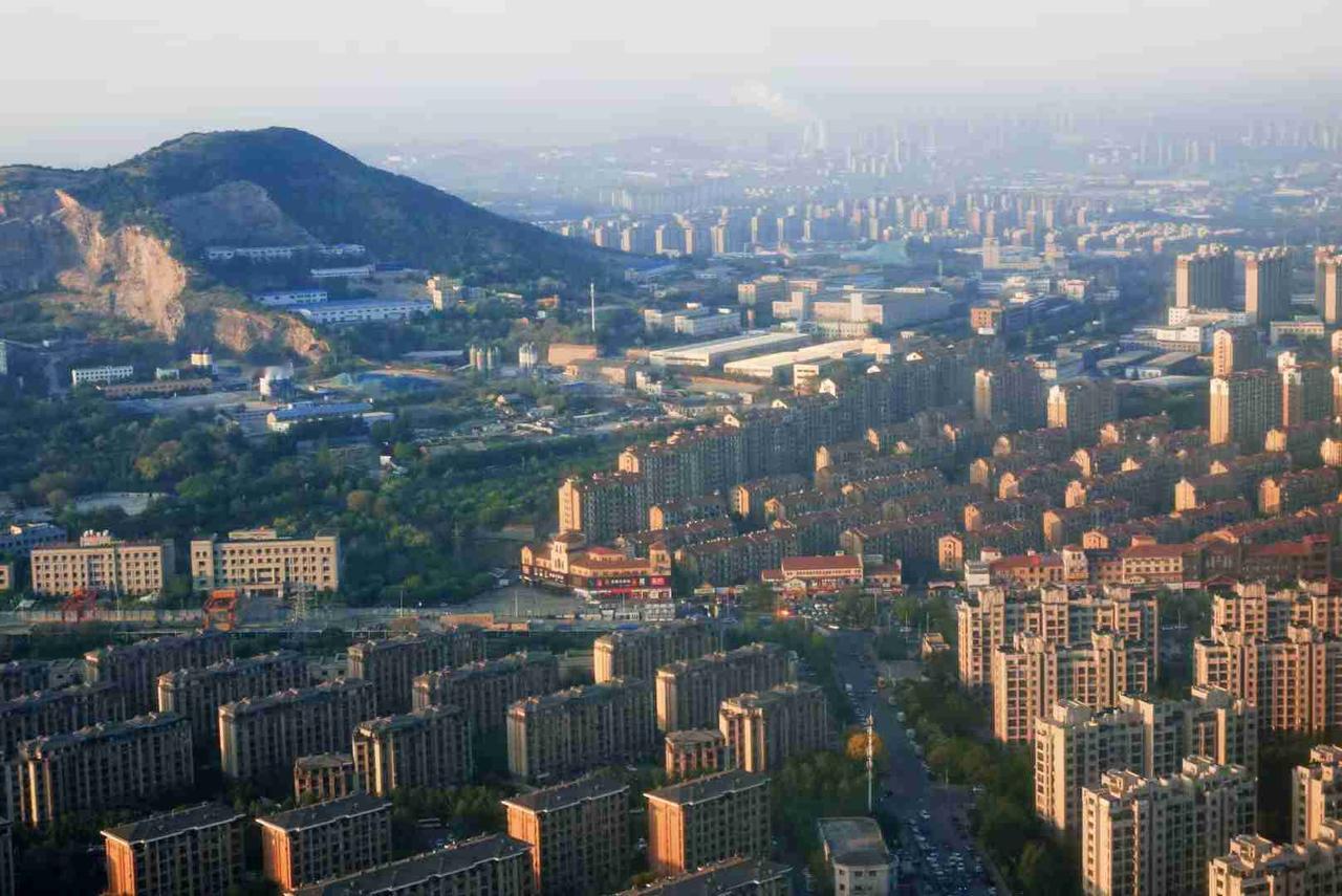 这个题目也许很多人感动很奇怪，大连不是海边城市？怎么变成了山城了？如果从空中看，