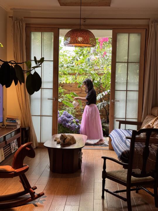 一到暑假，一楼的家就变成夏令营