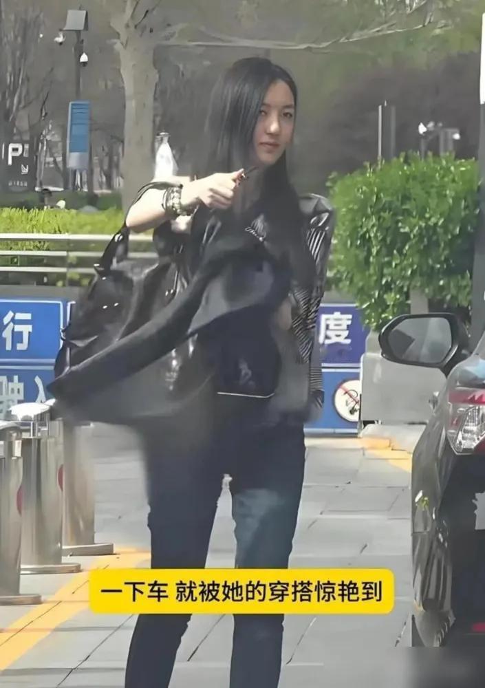 李嫣的身高和王菲关系不大，原来是李亚鹏这边的基因占了主导 