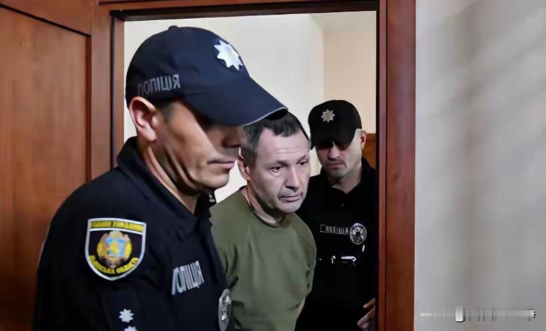 这名被捕的男子叫做斯特帕尔尼科夫，他就是在乌克兰利沃夫刺杀前议长帕鲁比的枪手！