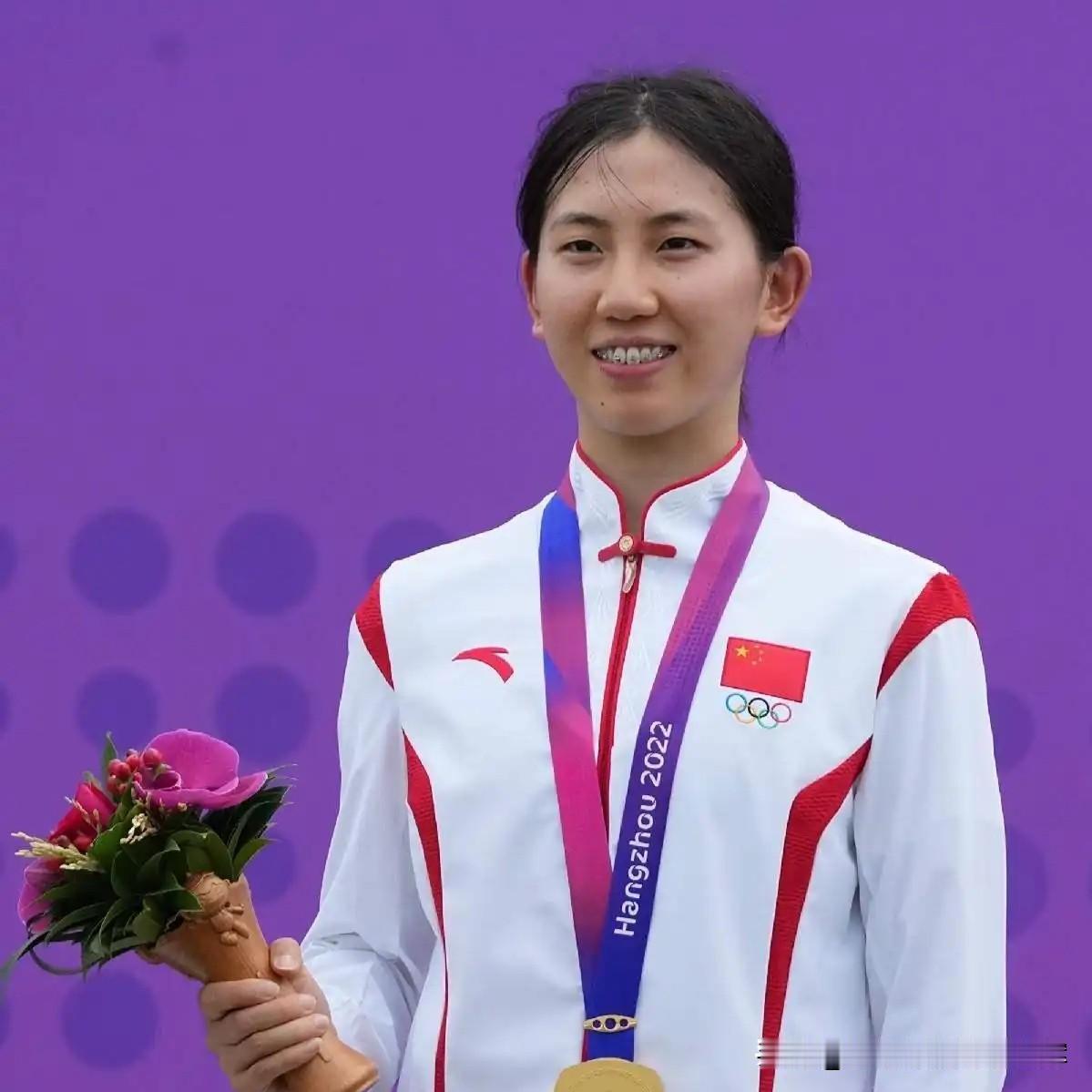 张明煜，25岁，山东枣庄人，山东队现代五项选手，也是名古屋亚运会中国代表团首金功