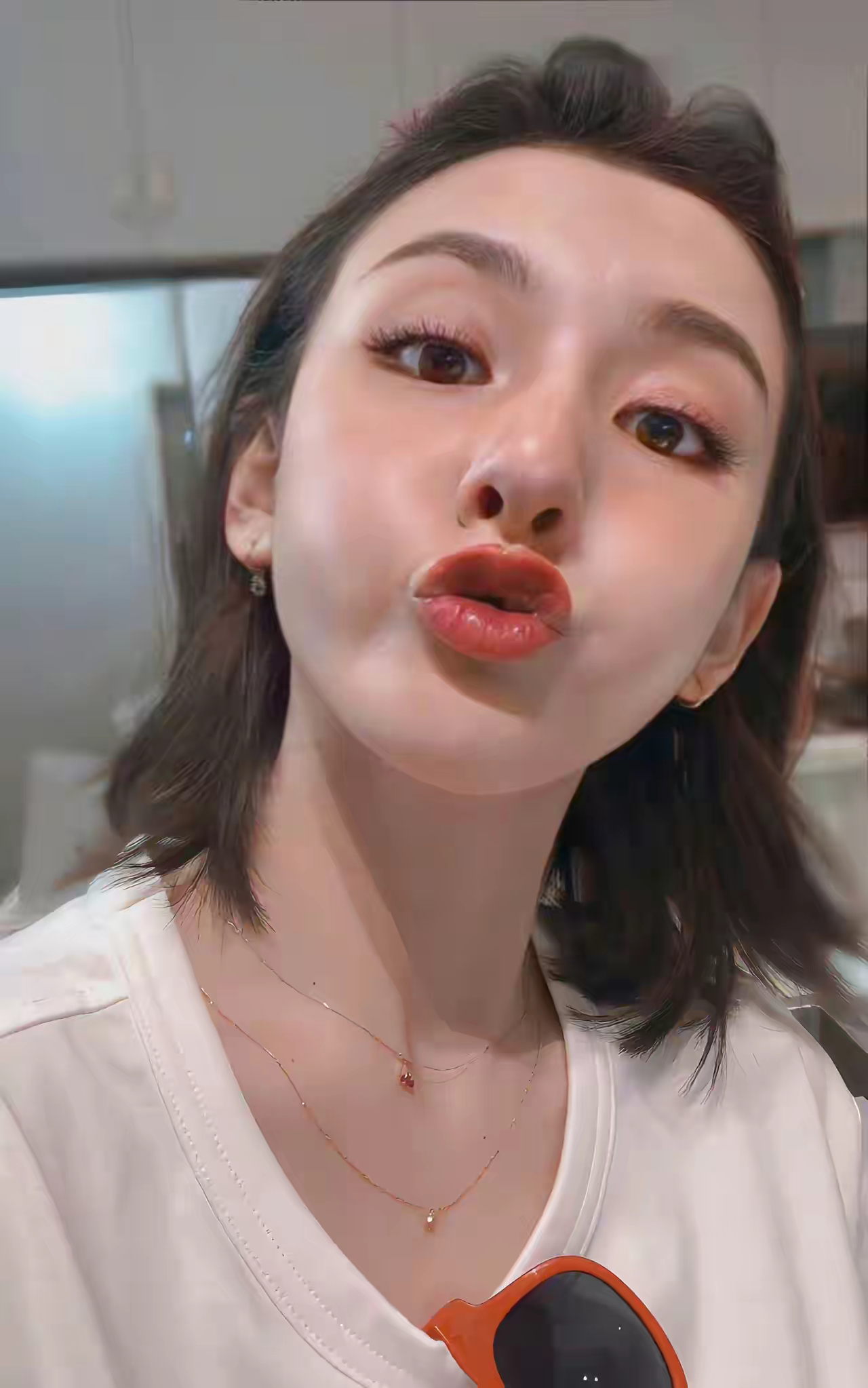 宋祖儿的紧身胶衣套装真的是非常潮流时尚超前！ ​​​