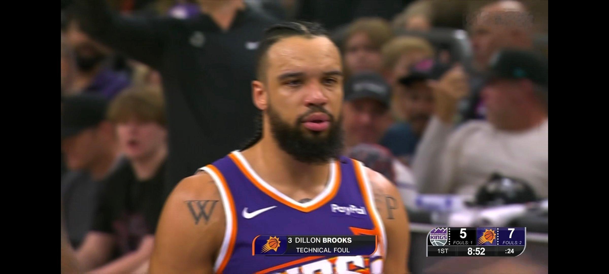 鸡肝穆雷在罚球时，狄龙不知道说了啥被吹了个技术犯规。这是他本赛季第12次技犯了，