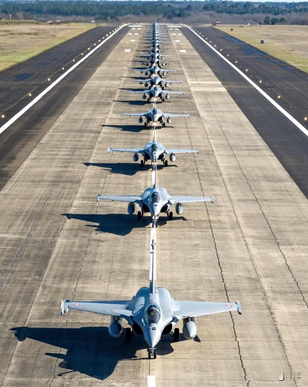 法国空军达索“阵风”多用途战斗机的“大象漫步”演练，是展示空中战力的标志性行动。