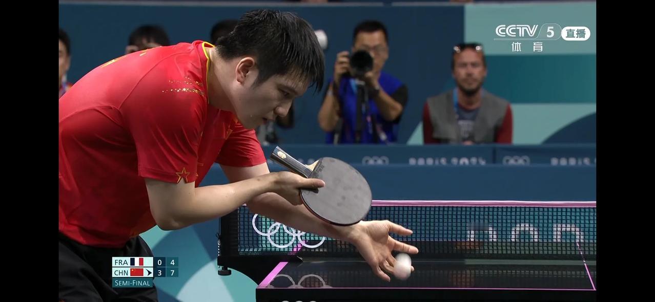 20小时内两场激战，樊振东半决赛4:0战胜法国小将勒布伦，今天的球迷明显轻松很多