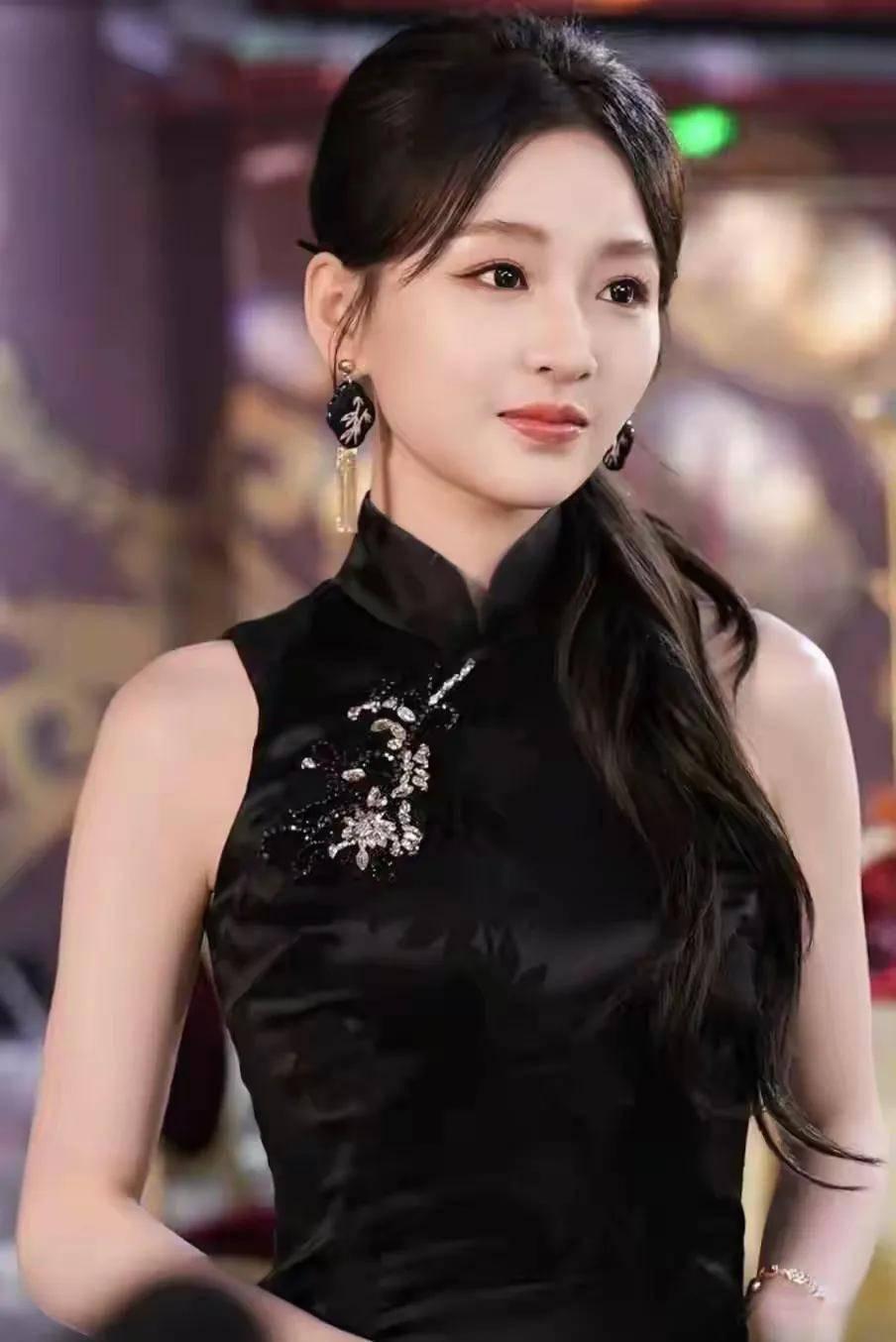 好看的短剧有3部：

《红糖姜汁》——甜宠剧口碑第一。元气少女×温柔医生的双向奔