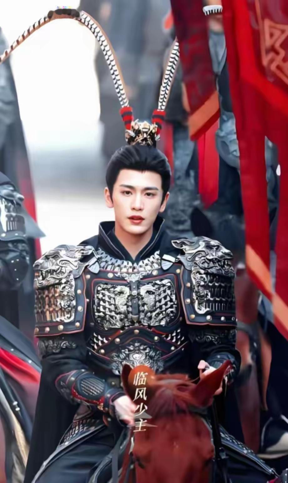 君不見走馬川行雪海邊，平沙莽莽黃入天。
輪台九月風夜吼，一川碎石大如斗，隨風滿地